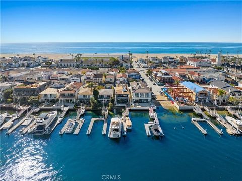 Positioned as a terrific harbor front value with long-term upside potential, this retro-cool Mid-Century Modern bay front home designed by celebrated architect Bill Blurock embraces waterfront living with a stylish nod to the design elements of the 1...