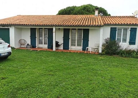 Real estate on Île de Ré - ARS EN RE Single-storey house from 1987 with an extension made after 2000, located 5 minutes from the beach, comprising a living room with a wood stove, dining room, a separate kitchen, a back kitchen/laundry room, a corrid...