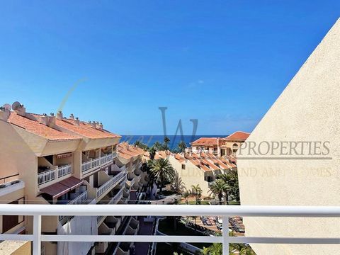 Luxury World Properties is verheugd deze goed gelegen duplex aan te bieden in Playa de las Américas, in het Compostela Beach-complex. Het appartement heeft een bewoonbare oppervlakte van 60 m2 en beschikt over 2 terrassen met een totale oppervlakte v...