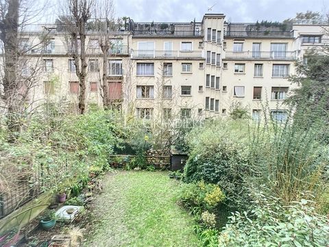 Paris 16 - Porte de Passy/Jardins du Ranelagh - 1ª planta - Estudio de 14m2. Muy luminoso orientado al oeste - Vista a la vegetación - Cocina americana amueblada. Posibilidad de cuarto de baño con ducha. Agente comercial de la IE Martine Benoist Feat...