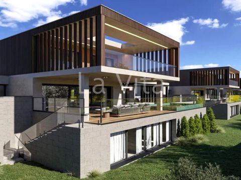 New T4 House in Cascais! Inserted in a peaceful environment, this condominium consists of 4 detached houses, type T4, stands out for its elegance, innovation and sustainability, located in Cascais, close to its beaches and picturesque streets. In ter...