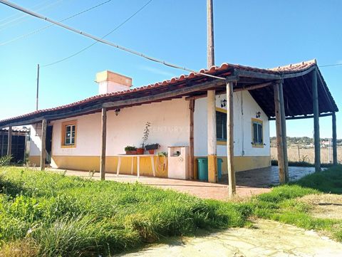 We present this charming 2+2 Bedroom Rustic villa with Pool located in Perna Chá, Municipality of Arronches, perfect for those looking for tranquility and contact with nature. With traditional features and great potential, this property is an excelle...