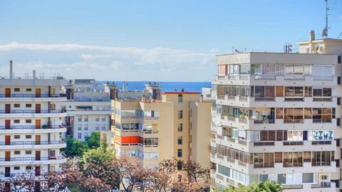 Flat in Ricardo Soriano with sea views for sale. Discover the opportunity to live in the heart of Marbella, in a flat located on the emblematic Ricardo Soriano Avenue. Just steps away from the beach and the Paseo Maritimo, this property combines an e...