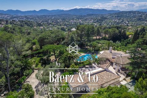 Located in absolute calm in one of the most sought-after residential areas of Mougins, this architect-designed property of 679 m2 is located on an exceptional plot of land of 9,243 m2, accommodating 218 m2 of annexes since the main property is accomp...