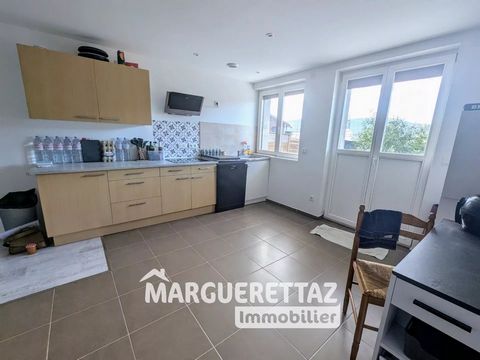 T4 de 82m² avec jardin à VILLARD EXCLUSIVITE - VILLARD à quelques minutes de Boëge - Appartement T3/T4 de 82m²(loi carrez) au calme et sur les hauteurs de Villard dans une petite copropriété de 15 logements. Cat appartement rénové en 2015 comprend, u...