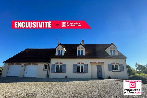 Delphine VENON vous présente en exclusivité à Châteauneuf sur Loire dans un quartier résidentiel, une maison de 2003 comprenant au rez de chaussée : Entrée, Séjour / salon avec poêle à bois, cuisine ouverte aménagée et équipée, 2 chambres, salle de b...