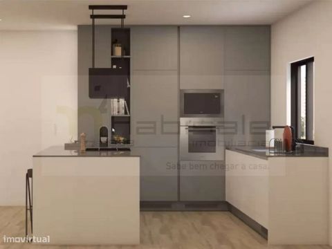 Magnífico apartamento T2 em reabilitação, situado na zona histórica de Queluz, próximo ao icônico Palácio de Queluz. Este espaçoso apartamento, com cerca de 82 m², localiza-se no primeiro andar de um edifício com apenas três frações, oferecendo um am...