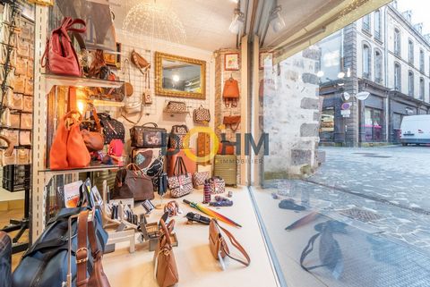 EN EXCLUSIVITE ... A vendre seul fond de commerce Maroquinerie Bagagerie de Saint Flour, au coeur du centre ville haut dynamique situé dans une rue commercante avec beaucoup de passage grâce à ses nombreux commerces divers et également de ses parking...