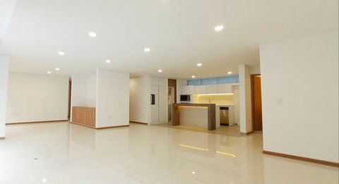 BEAUTIFUL AND SPACIOUS APARTMENT FOR SALE IN SANTA MONICA RESIDENSIAL SPECTACULAR APARTMENT IN FLAT, REMODELED, CLOSE TO SHOPPING CENTERS SUCH AS CHIPICHAPE, 16 DE LA 6TA AND HOME CENTER, HAS HOW MANY BATHROOMS IT HAS: 4 HOW MANY GARAGES: 2 HOW MANY ...