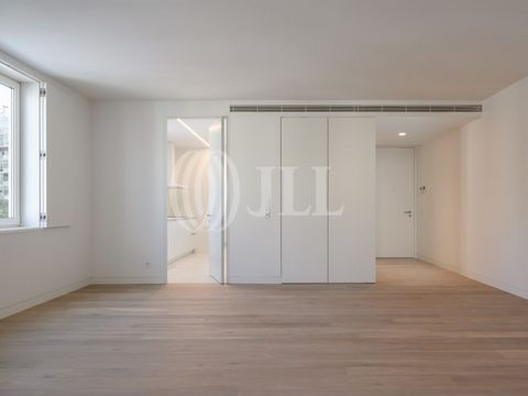 3 Bedroom apartment duplex with 179 sqm, brand new, with 2 parking spaces and 2 terraces of 3 sqm each, in one of the most cosmopolitan neighbourhoods of Lisbon, surrounded by culture, gastronomy, schools, hospitals and close to the Estrela Cathedral...