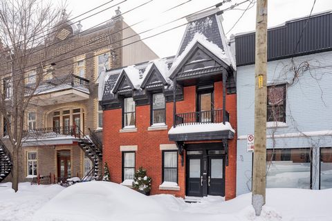 Discover this charming Victorian-style cottage, once a duplex, perfectly located just steps from the famous Lafontaine Park. Fully renovated, this home offers 4 spacious bedrooms, including 3 on the upper floor and 1 on the ground floor. You will be ...