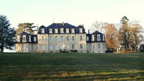 À vendre : Château de la Bouchatte Un domaine dexception en Auvergne Idéalement situé à seulement 17 km de Montluçon, 1h de Clermont-Ferrand, 3h de Paris et Lyon, et 4h de Bordeaux, le château de la Bouchatte est une demeure néoclassique datant de 18...