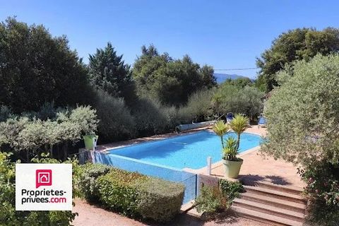 St Maximin La Ste Baume, à 30 min de Marseille et d'Aix en Provence, en situation dominante en fond d'impasse au calme. VILLA traditionnelle 155 m² sur 1508 m² de terrain clos avec une piscine à débordement 12 x 6 et pool house sans vis à vis se comp...