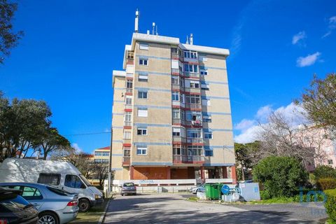 Apartamento T3 Remodelado – Oportunidade Única em Zona Residencial Privilegiada Descubra este magnífico apartamento T3, totalmente remodelado com materiais de alta qualidade, projetado para oferecer conforto, elegância e funcionalidade. Situado numa ...