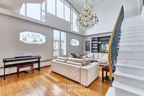 Auteuil South, located on the 6th and 7th floors by elevator of a beautiful old building secured from 1927, this duplex of 189.06 m2 (185.65 m2 Carrez) benefits from 31.38 m2 of balconies and terrace, offering unobstructed views, including one of the...