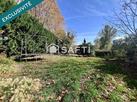 Située au coeur de Carbonne, centre ville à pied