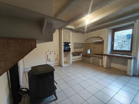 MAISON DE VILLAGE AVEC GRANGE