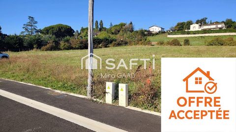 Terrain plat 1324 m2 viabilisé libre tout constructeur