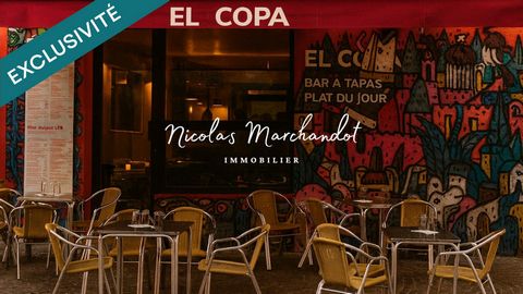 Restaurant avec terrasse dans une rue piétonne