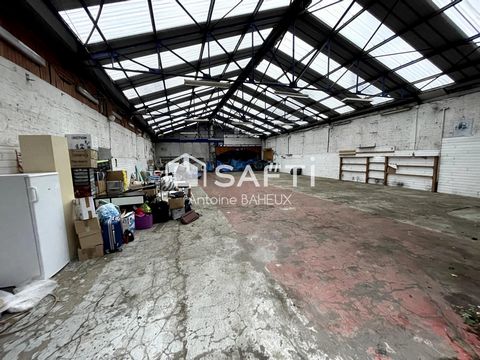 Maison de ville des années 1960, en très bon état, d’une surface habitable d'environ 230 m², avec cour fermée, cave, garage pour deux voitures, et hangar d'environ 290 m².