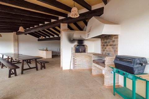 Welcome to this charming villa on the outskirts of Campos. It accommodates 9 people. The house with its surroundings is an ideal place for those looking for tranquility and peace. It is situated only 3 km from Campos, where you can fnd everything you...