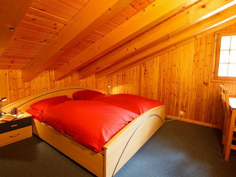 The chalet Alpina benefits from a panoramic view on the Tzoumaz resort. The freeride run next to the chalet is not groomed (you ski on your own risk). The chairlift and marked ski slopes at situated 250 m away form the chalet. It's located about 1,5 ...