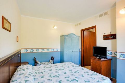 Ciesz się idealnymi wakacjami w tym uroczym apartamencie w Castiglione del Lago. Apartament posiada miejsce dla 4 osób w części dziennej z sypialnią. Idealny dla rodzin, w pobliżu rezydencji znajduje się Jezioro Trazymeńskie, piękne miejsce do uprawi...