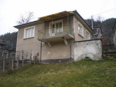 154: ICH VERKAUFE EIN HAUS IN 2 KM ENTFERNUNG. VON DEN S. BÄDERN - STEIN, BALKEN MIT EINER BEBAUTEN FLÄCHE VON 150Q.M. AUF 2 ETAGEN UND HOF 500SQ.M. IN SEHR GUTEM ZUSTAND. ES BESTEHT AUS 1 ETAGE - 2ZIMMER, EIN WOHNZIMMER, EIN SERVICERAUM, DER IN EINE...