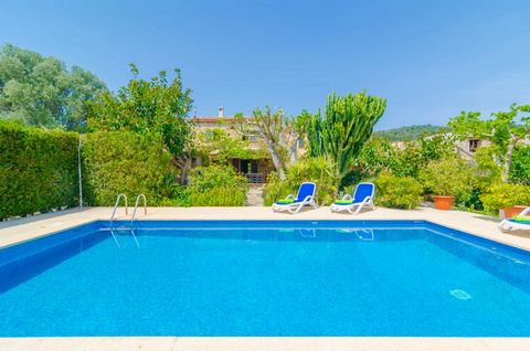 Fantastic house for 8 guests, with a private pool and spectacular mountain and field views, being located on the top of a hill between Son Servera and Artà. Inside welcomes you a lovely living room, although the real jewel is the big living-dining ro...