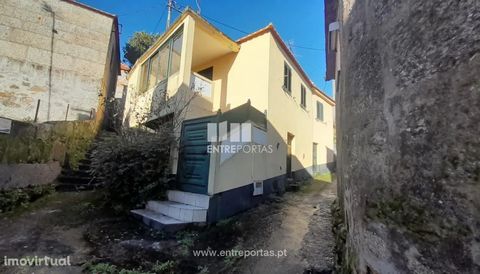 2 bedroom villa for sale, in need of some interior improvements. The property is totally rebuilt externally, it is ideal for investment because it is characterized by being a few minutes from the Douro River, a very pleasant place for leisure. It is ...