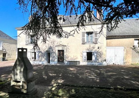 Located in the heart of the village, in a bucolic environment, we invite you to discover this former winegrower's house to be restored. 163m2 of living space including entrance, kitchen, living room, living room, 4 bedrooms as well as other areas to ...