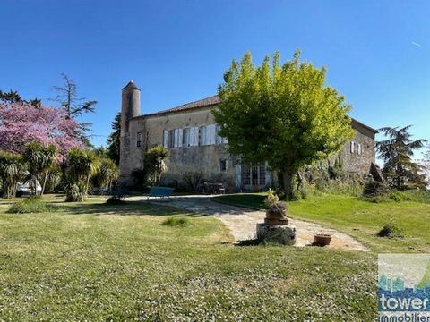 UNIQUE. FAVORABLY LOCATED AND IN A DOMINANT POSITION, ON 20,000 M2 OF GARDENS AND MEADOWS, BEAUTIFUL AND CHARMING CASTLE of the sixteenth century. ABOUT 750 M2 OF LIVING SPACE, DIVIDED INTO TEN MAIN ROOMS... SUPERB INTERIOR, MAINTAINED and TO SEE. SU...