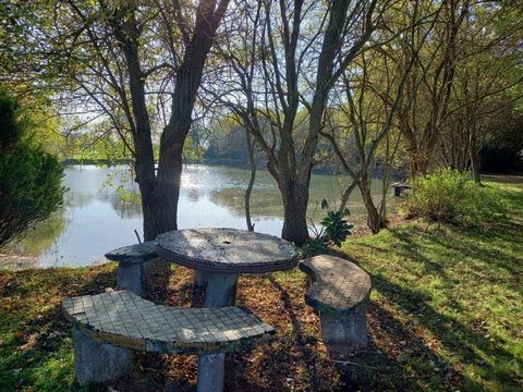 In the commune of BRIE, between Corps-Nuds and Janzé, 15km from Rennes on the Rennes/Angers axis, beautiful lake of about 2,800m2 on a plot of 4,937m2. Enclosed grounds, maintained with its private access. Fish-filled lake with pontoon. Construction ...
