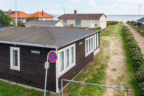 A short distance from the good Høll beach is this slightly older cottage. From the living room you can see the sea and enjoy the view. From the living room there is direct access to the terraces, which are surrounded by fences. On the terraces there ...