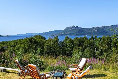 Comfortable holiday home in a beautiful coastal landscape by the Eidsfjord. View plot. Good hiking opportunities by the fjord and in the mountains. Great for children. Good starting point for car trips in Vesterålen and Lofoten. The house, which is l...