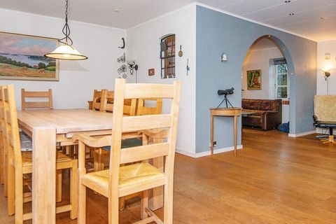 Directly by Flensburg Fjord and close to i.a. The Queen's summer residence in Gråsten you will find this cottage with its own beach in the backyard. Beach with white sand and a garden which is almost a park with its 2451 m2. By the sea, you also have...