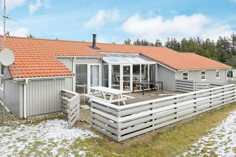 Dieses Ferienhaus befindet sich in zentraler Lage vom Ortskern von Blåvand und in geringer Entfernung zu Fuss von dem kilometerlangen Sandstrand. Das Haus ist ansprechend eingerichtet, eignet sich sowohl für eine als auch zwei Familien und liegt auf ...