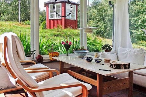 Verbringen Sie Ihren Urlaub in diesem gemütlichen Haus mit toller Aussicht! Mit etwas Glück können Sie beim Sonnenbaden auf der Terrasse mit herrlicher Aussicht Damhirsche auf den Wiesen unterhalb des Hauses beobachten. Hinter dem großen Grundstück o...