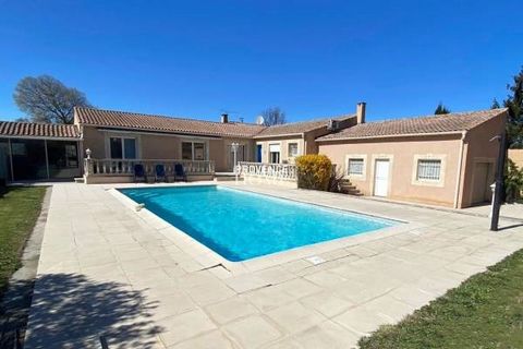 Provence Home, the Luberon real estate agency, is offering for sale a well-maintained single-story villa with a pool in a quiet residential area, close to the center of the village of Cheval-Blanc, Luberon, Provence. SURROUNDING AREA Ideally located ...