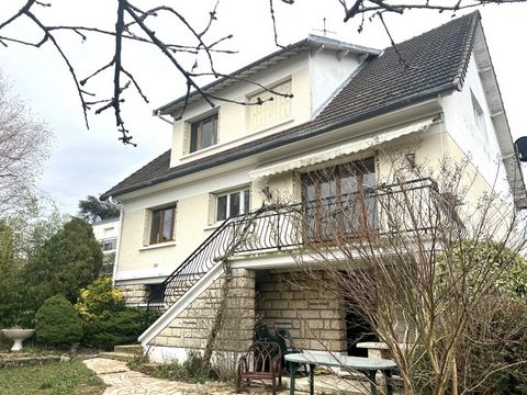 Dpt Val d'Oise (95), Eaubonne maison P8 de 192 m² - Terrain de 747,00 m²