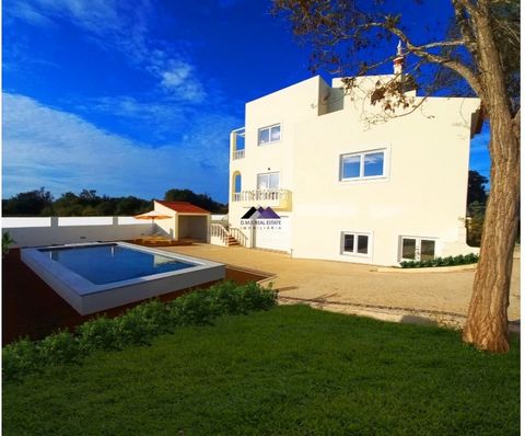 Fantastic completely renovated villa in a quiet urbanization, just 2km from Altura Beach. Three-storey villa comprising a luxurious outdoor garden area with Barbecue, leisure area and an impressive swimming pool. On the ground floor, with direct acce...