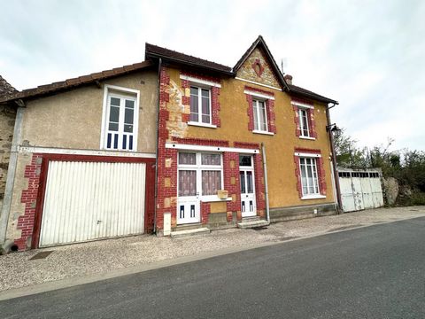 EXCLUSIVE TO BEAUX VILLAGES! We’re proud to present this property, located in the village of Brigueil le Chantre. Downstairs, you’ll find a large living room and kitchen space, an open area with doors leading to the outside terrace. There is also a v...
