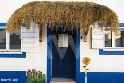 In the village of Possanco , Comporta , you will find this cozy villa, of traditional architecture of the Alentejo Coast , with 61 m2 of porch , set in a plot of 493.65 m2 . Excellent investment for the expansion of the house, with two floors and a t...