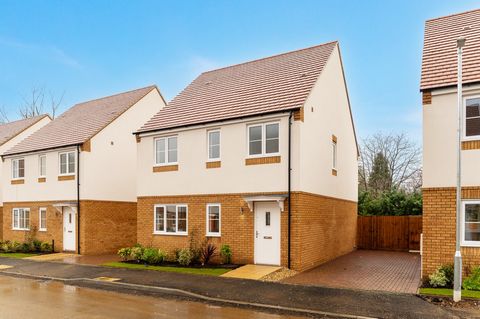 Exclusive Gated Development - Stunning 3 Bedroom New Build Home in Northampton. Welcome to Pines Close, an exclusive gated development in the popular location of Kingsthorpe, offering 14 beautiful detached new build homes with a modern design and hig...