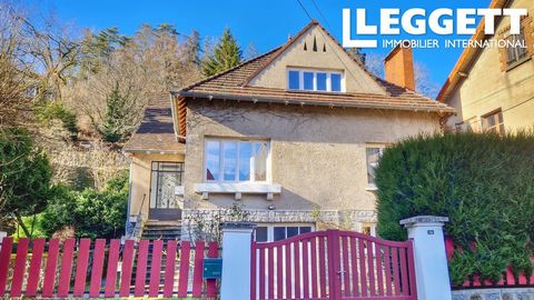 A26704JNK23 - This large detached house built in the 1950s, is immediately habitable and offers spacious accommodation. It would be perfect as a chambres d'hotes due to its location and the number of bedrooms. It could possibly be separated to provid...