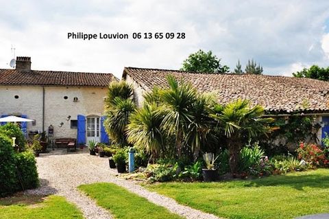 XXX Under Offer! XXX Philippe Louvion has selected a stone house of 246 m² of living space located in Auriac sur Dropt 47120, 2 minutes from Duras. Semi-detached on one side. Huge potential with its 450 m² of outbuildings! This house is composed of 2...