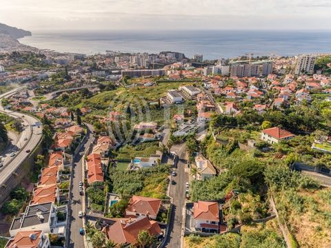 Plot of land for construction with 768 sqm, with permission to build a single-family villa with one or two floors up to 307 sqm of gross construction area, with an implantation area of 153 sqm, in the Virtudes development in São Martinho, Funchal. Th...