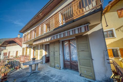 Exclusively, village house for sale in downtown Grand Aigueblanche (73260). This house of 146m2 habitable in the state offers a strong potential for renovation and a pleasant view of a beautiful environment. It consists of 2 almost identical floors. ...