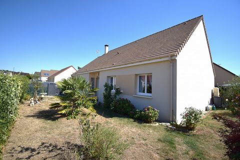 Superb single storey house of 2015, very well located 10 minutes from Longnes near Anet Living room, double living room, pellet stove, equipped and open kitchen, laundry room 3 bedrooms, bathroom with shower and bath plenty of storage Garage Enclosed...