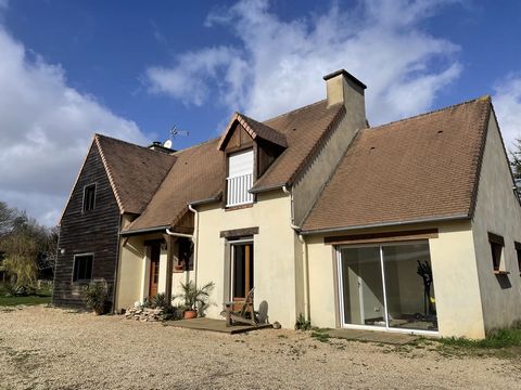 BRITAIN / BEACH AT 10KM. In a quiet hamlet, Armor Côté Immobilier presents, 20 minutes on both sides of the agglomerations of Saint-Brieuc and Guingamp, this charming property of 145m2 located in the town of Tréguidel less than 10km from the beach of...